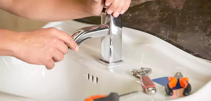 Bathtub Faucet Replacement in Middle Island